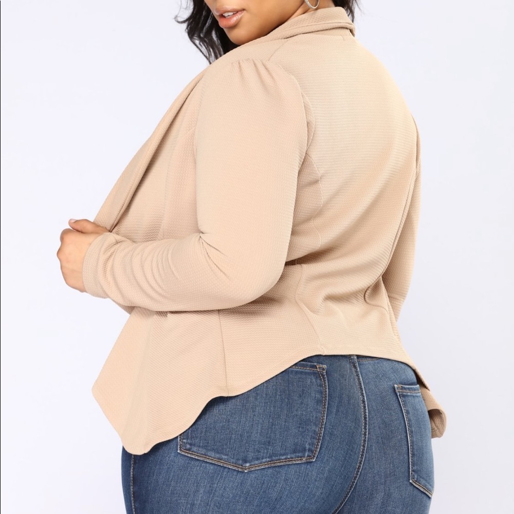 Meet and Greet blazer, Mocha Lg SUPER FLATTERING!